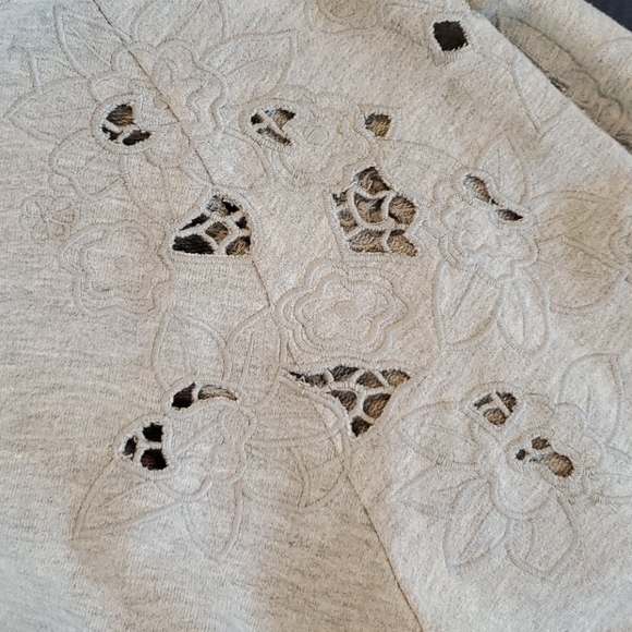 Sweatshirt with floral cut out detail on shoulders - Picture 2 of 2